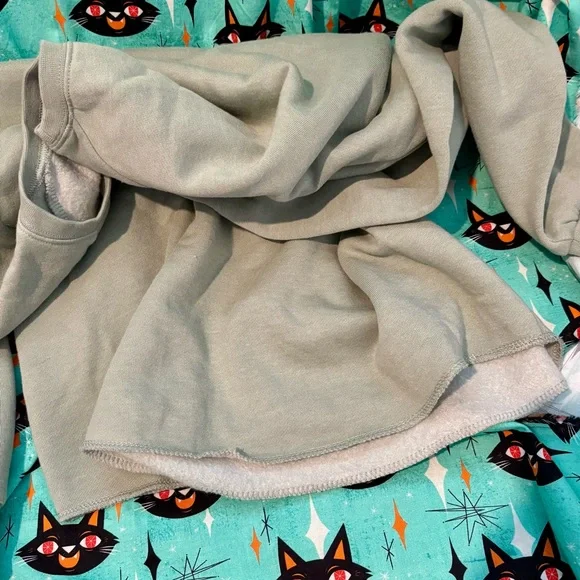 Crew neck sweatshirt with bulldog design NWT - Picture 4 of 8